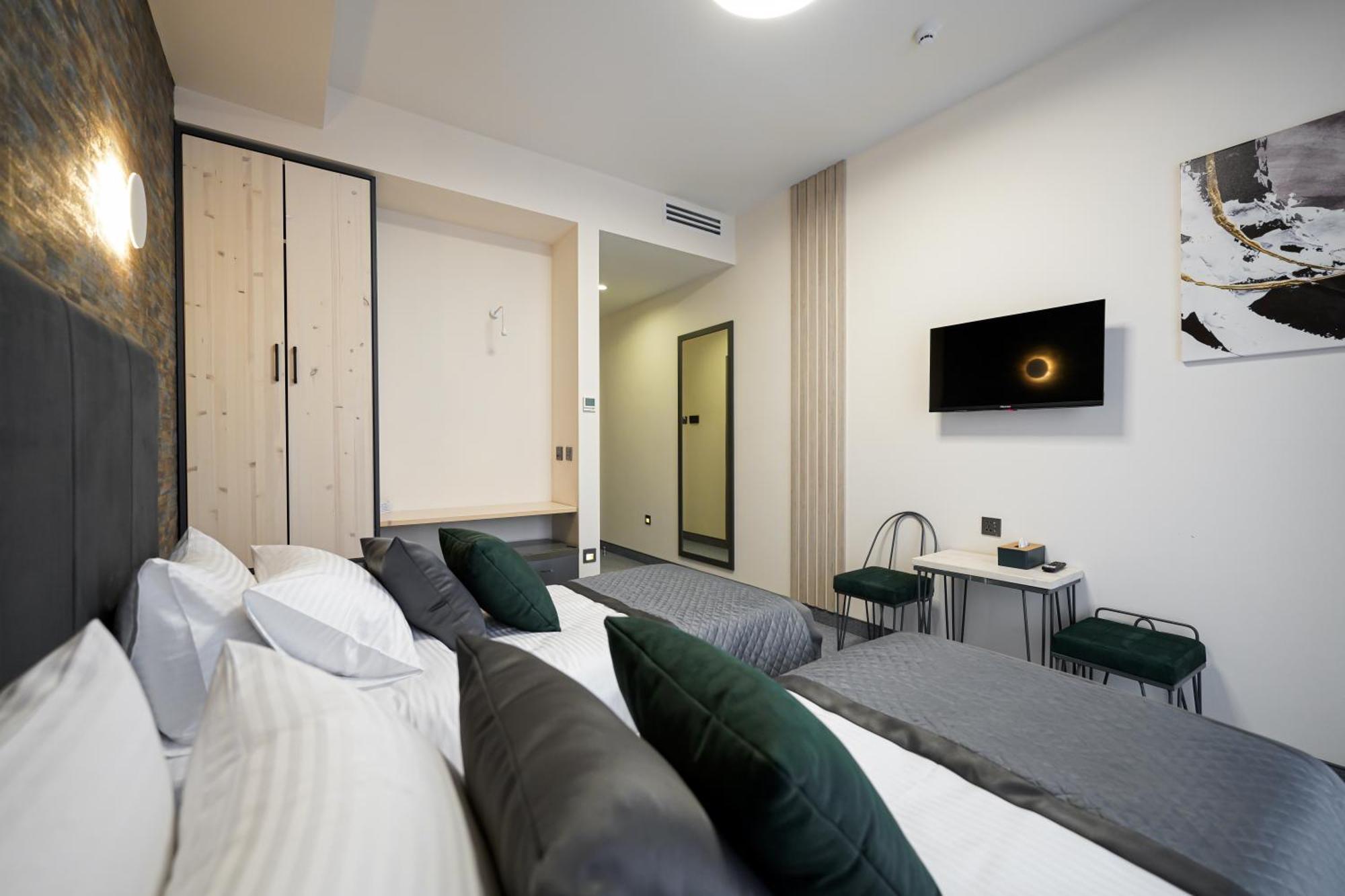 Hotel Dynasty & 4*